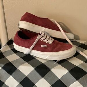 Vans suede tennis shoes